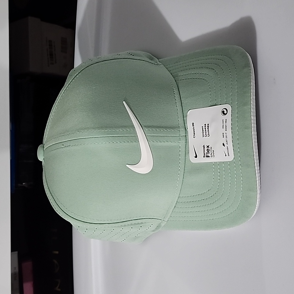 NWT UNISEX NIKE BASEBALL HAT